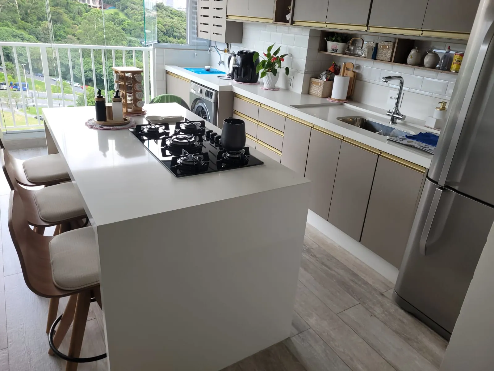 Cozinha Gourmet com Ilha em Quartzo Branco